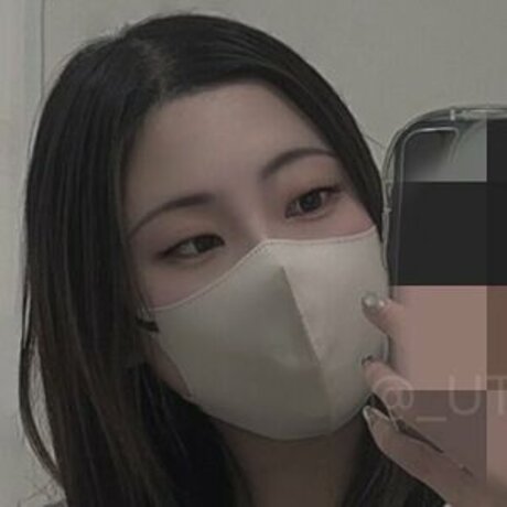 _UTxTU mom_ model image