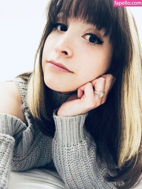 Tama Hero star sexy picture