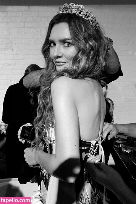 Anna Delvey star pornographic image