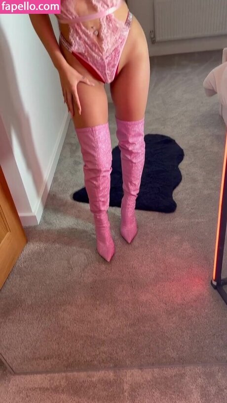 female midget onlyfans top image