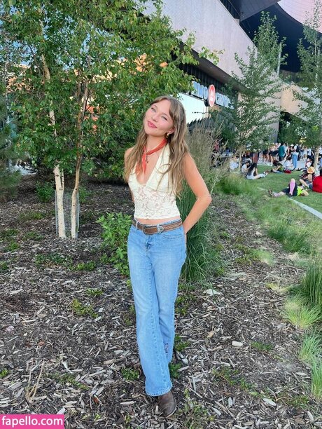 Taylor Hickson sexy model images