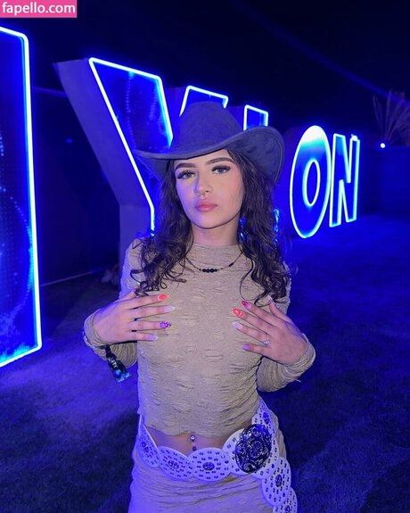 prymrr star nude img