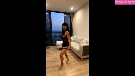 Leona Thai porn model picture