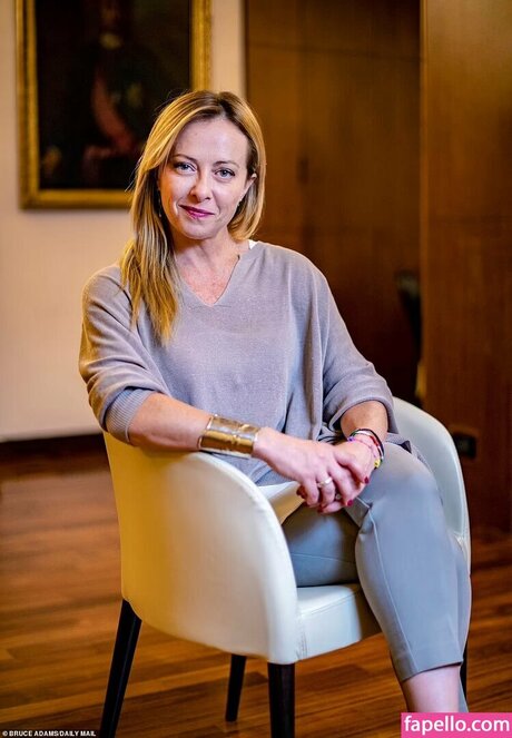 Giorgia Meloni pretty actress image