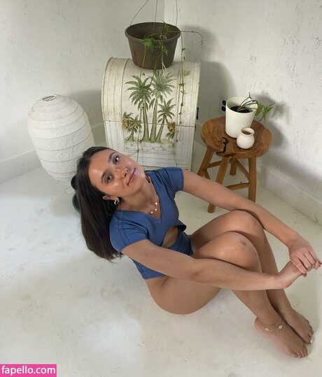 Hannah Meloche star perfect pictures