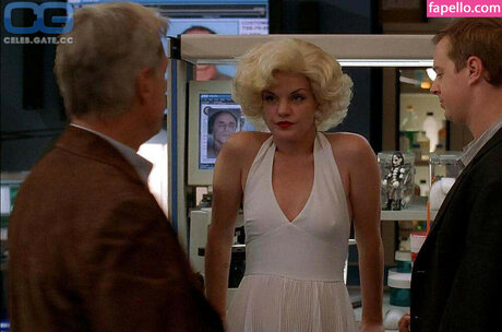 Pauley Perrette model naked photo