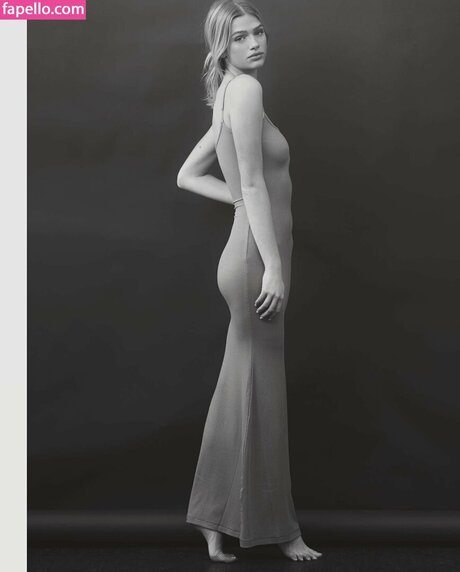 Sarah Hands hd actress pic