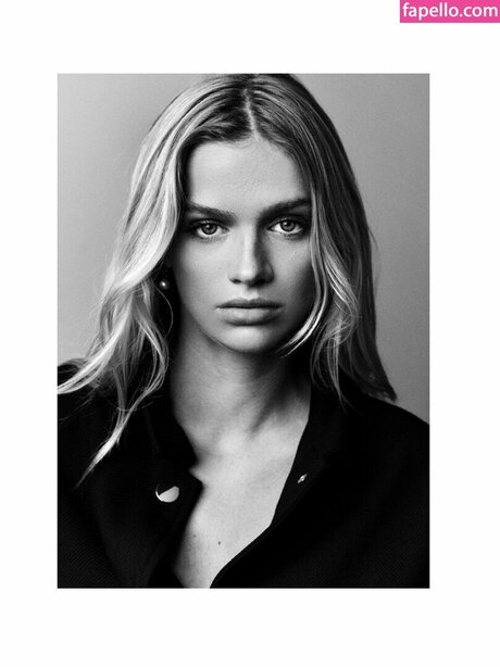 Sarah Hands model nudes photo