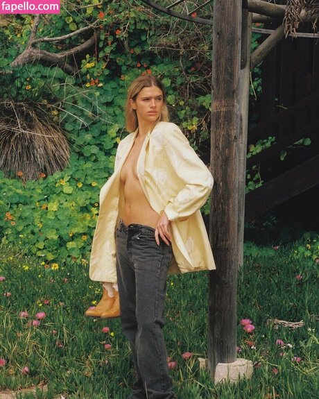 Sarah Hands pornstar adult image