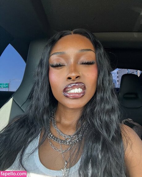 Coco Watson beautiful model img