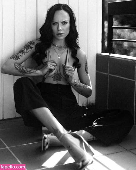 Miri Be naked model gallery