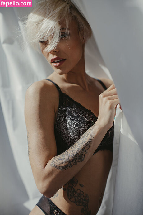 Miri Be art actress archive