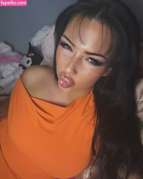 Plasticpoutmv model beautiful picture