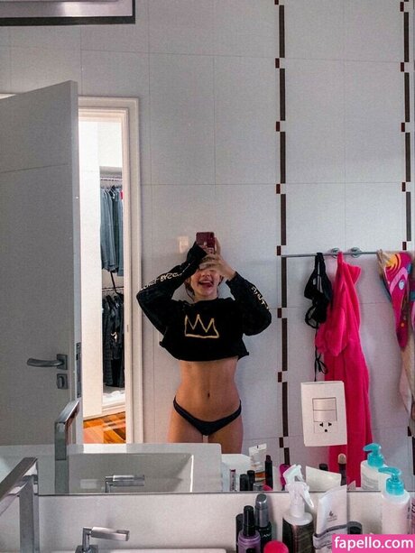 Keira Riff model nude images