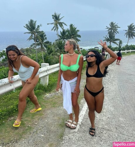 reeganbaildon_ naked model photos