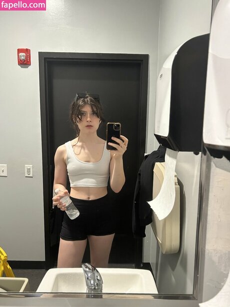 Squirtstain model hd pics