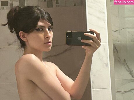 Squirtstain hot pornstar picture