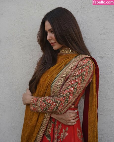 Sonam Bajwa perfect star pics