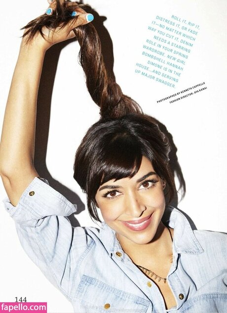 Hannah Simone sexy star archive