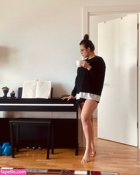 feyzakball naked star photo