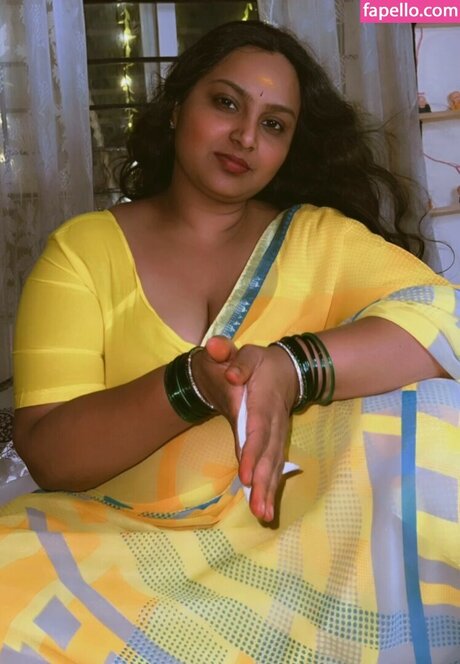 Anupamaswathi model beautiful pics