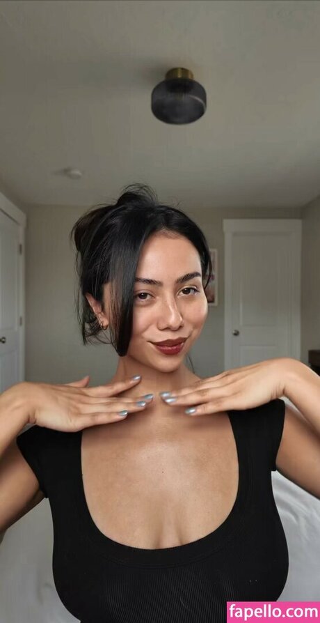 Amber Cosette art model photo