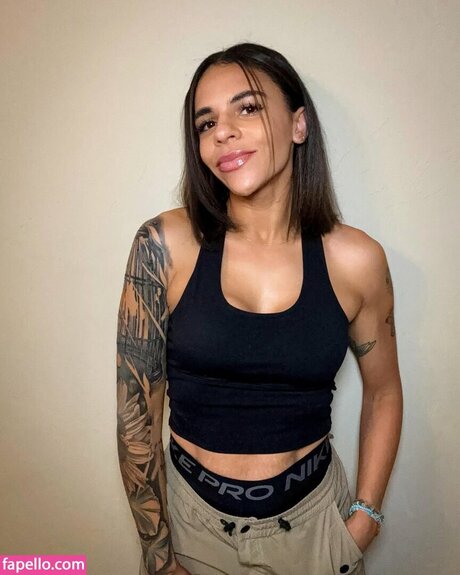 Amber Reacts hd actress pics