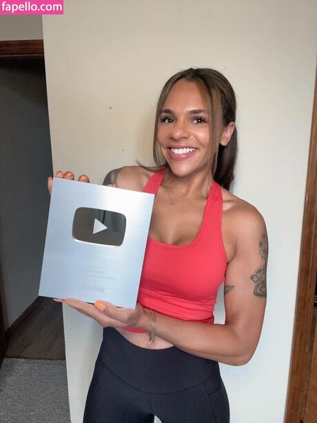 Amber Reacts hd actress picture