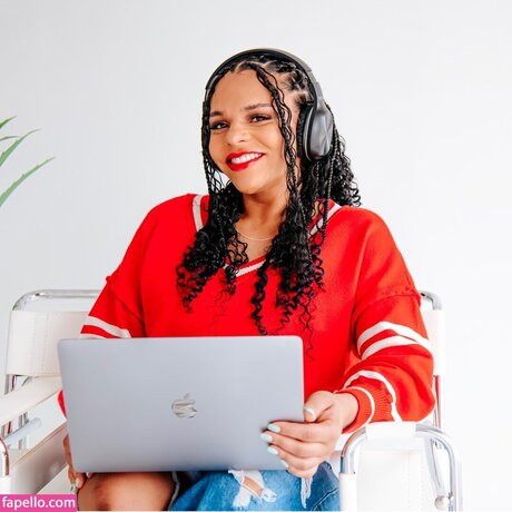 Amber Reacts model free img