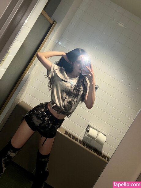 Hwiseo nudes model images