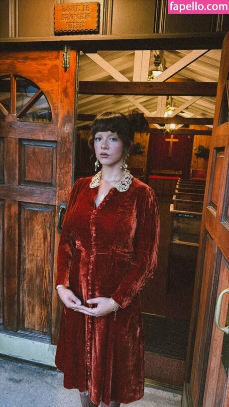 Melanie Martinez art model img