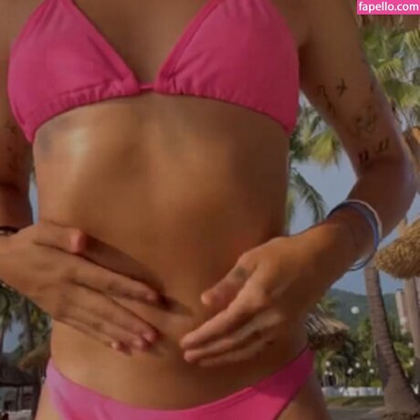 Cantora Flora Matos star sexy gallery