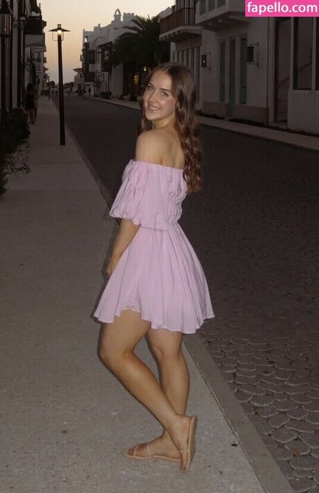 Johnie Maraist beautiful actress pics