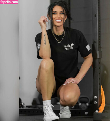 Toni Berenato pretty model pics