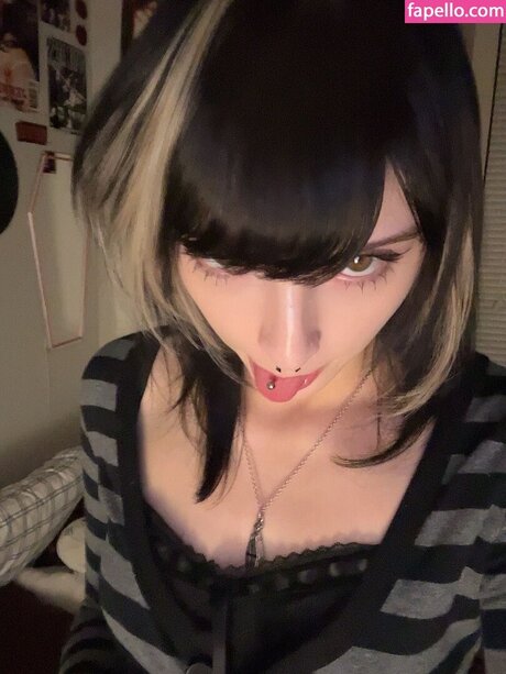 Vynomous model nice archive