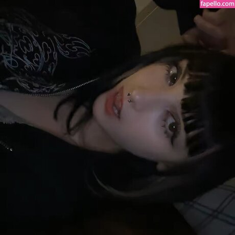 Vynomous nice model photo