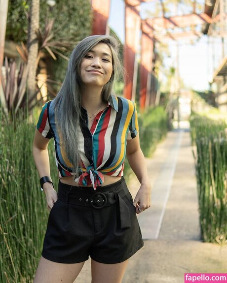 Julia Chow star sex pic