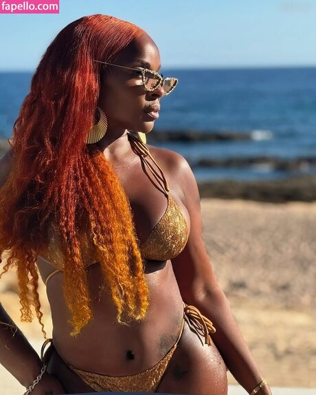 Mary J Blige pornstar free photo
