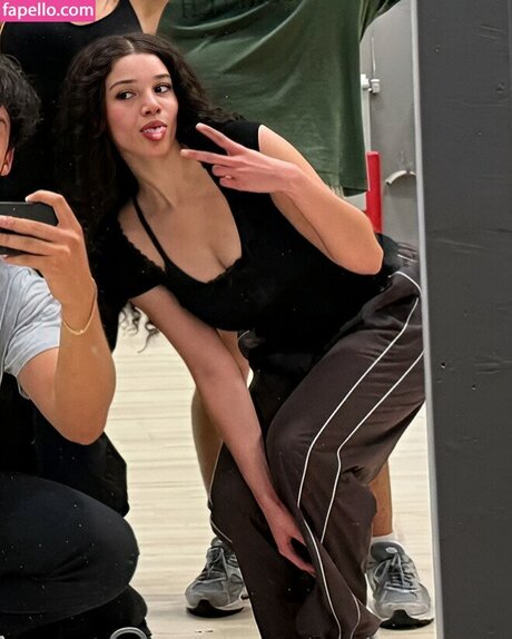 Malia Baker high quality star pic