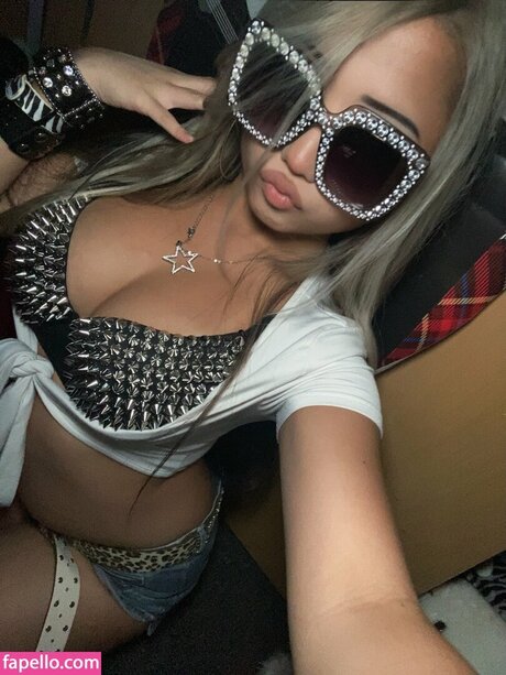 Miley Vang star beautiful pic