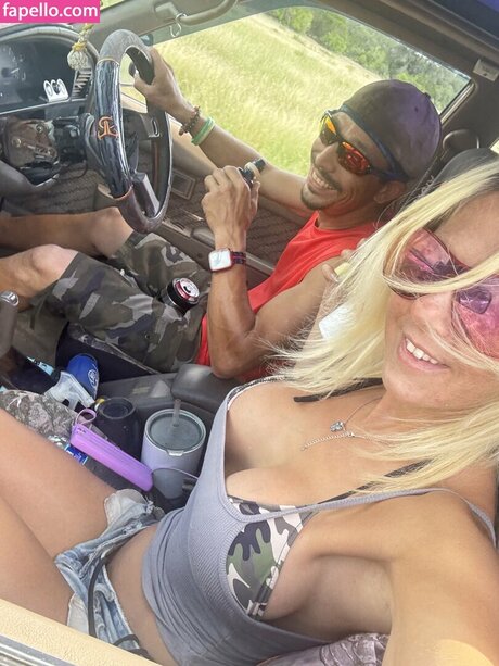 Holly Hanna exclusive model photo