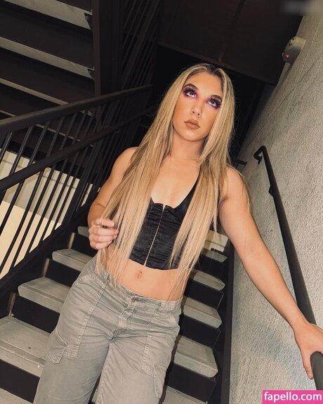 Thea Hail pretty actress pic