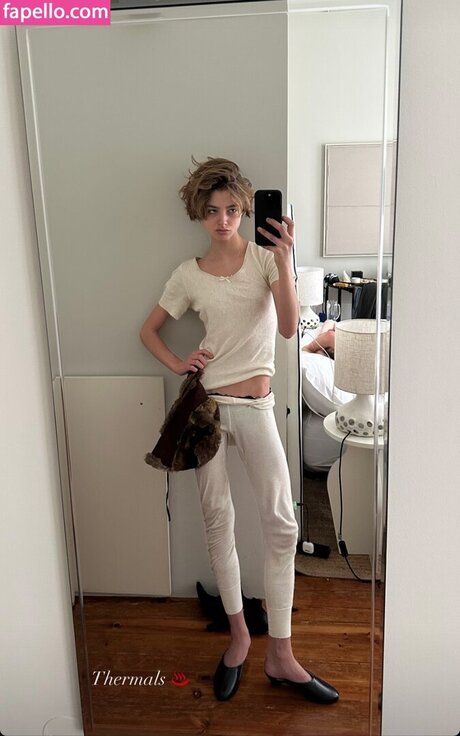 Ava Kalitowski model art picture