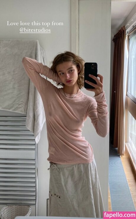 Ava Kalitowski exclusive star photo