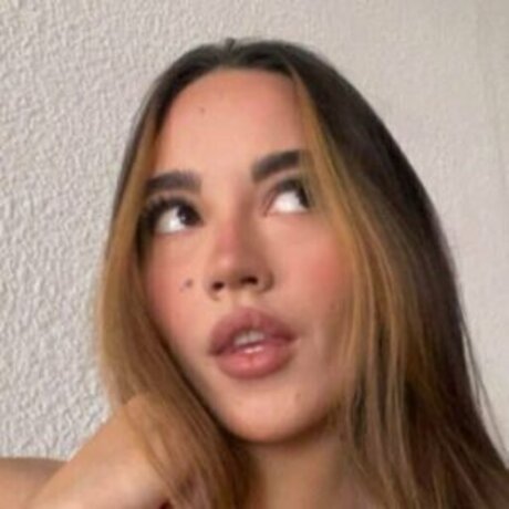 thukkylie model top photo