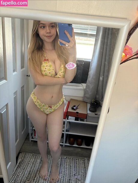 pr1ncessliaa naked model picture