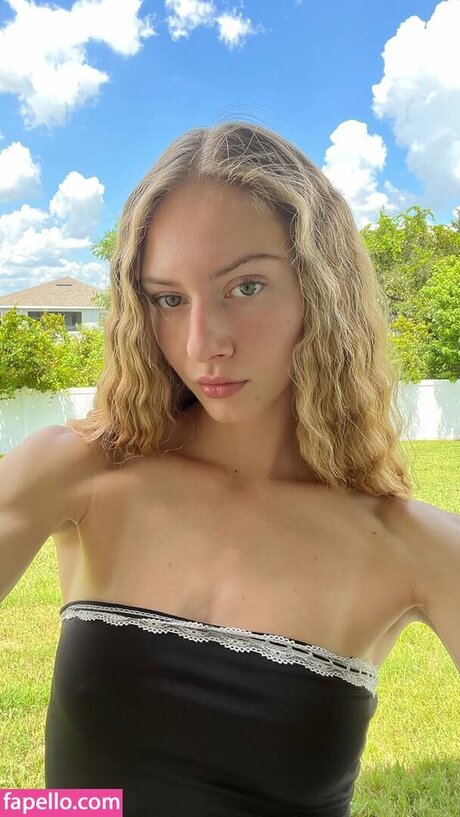 Keira Lhotan adult model picture