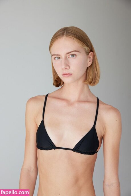 Keira Lhotan adult model img