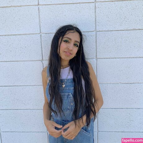 Aislinn Ritchie exclusive actress img