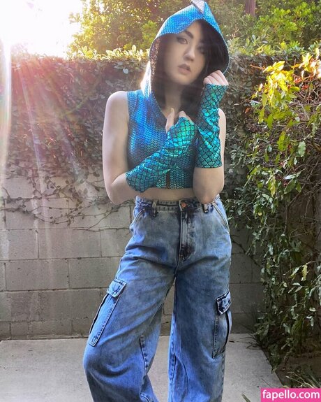 Amy Roberts star hot photo